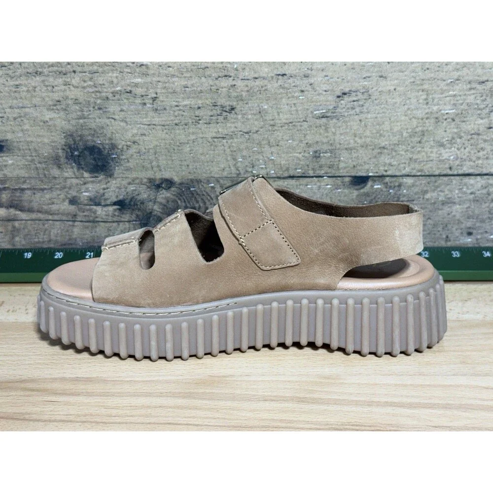 Clarks Sandals Women’s US 8 Tan / Brown TORHILL SEAM Chunky Leather Summer Shoes